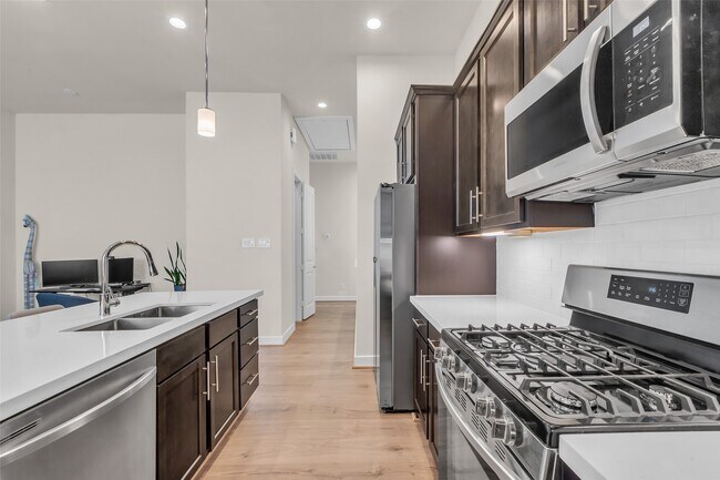 Building Photo - 144 Knightsbridge Park Ln