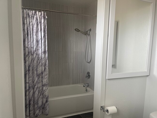 Building Photo - 615 Virginia Ct