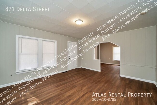 Building Photo - 821 Delta St