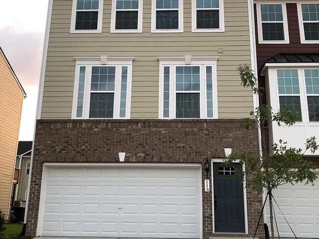 Primary Photo - Stunning 3BD, 2.5BA End Unit Durham Townho...