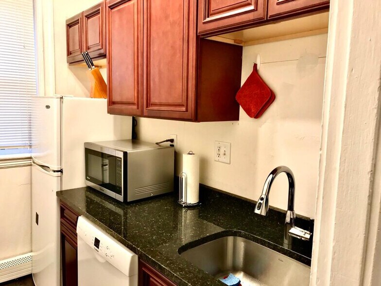 Building Photo - 109 Strathmore Rd