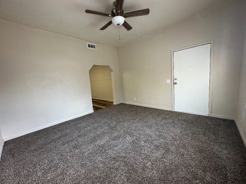 Building Photo - 921 Main St