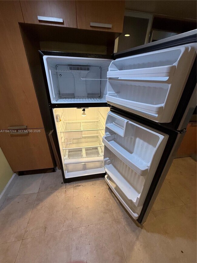 Building Photo - 1050 7th St