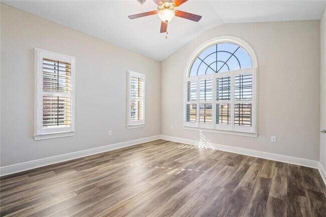 Building Photo - 1203 Holmes Ave