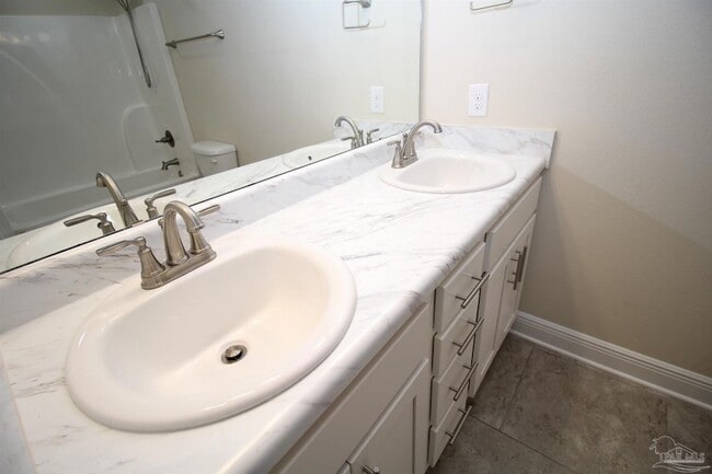 Building Photo - 8626 Walnut Ave