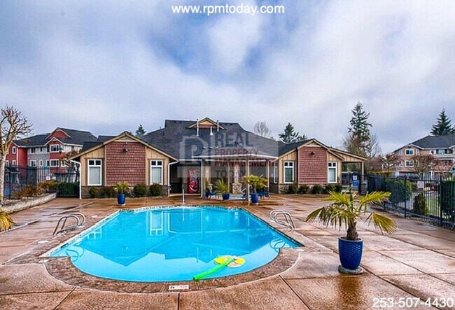 Building Photo - Stunning 2 Bedroom Condo With Garage!