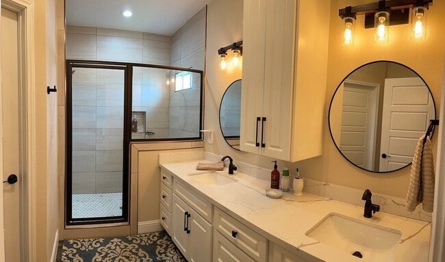 Building Photo - 2301 Lemonwood St