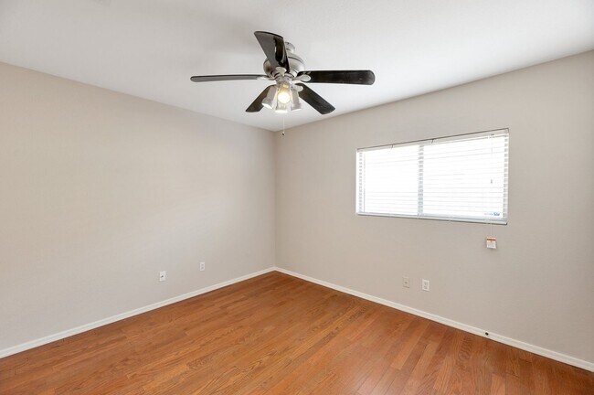 Building Photo - 3 bed 2 bath home in the Arizona Impressions subdivision - Cross streets: Cooper & SE Pecos