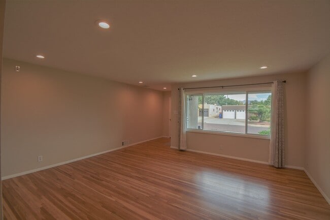 Building Photo - 9501 Arvilla Ave NE