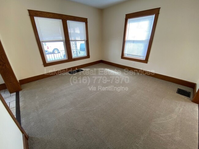 Building Photo - 750 Watkins St SE