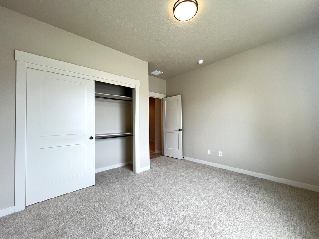 Building Photo - 2300 S Hurd Ave