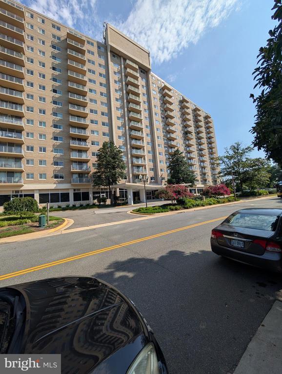 Building Photo - 1225 Martha Custis Dr