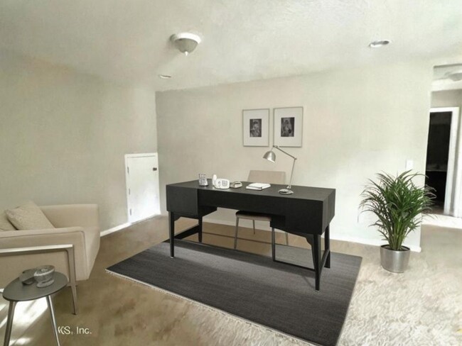 Building Photo - Large 4 bedroom home