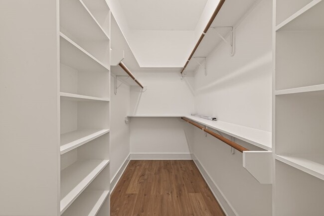 Building Photo - 724 Ruthven St