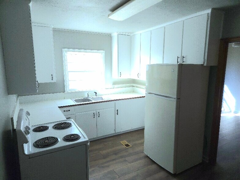 Building Photo - 1305 Edna Pl