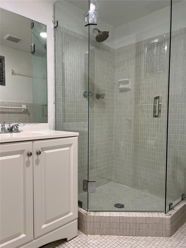 Building Photo - 1521 NW 43rd Ave