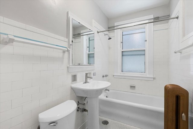 Building Photo - 811 Dobson St