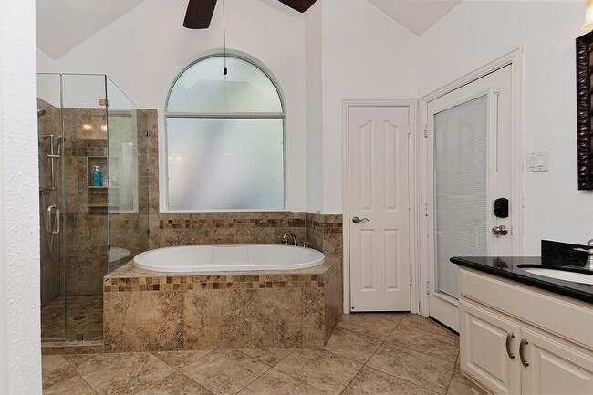Building Photo - 27 Bluff Creek Pl