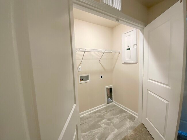 Building Photo - 836 Falls Grove Trl