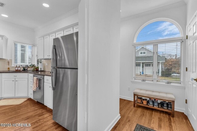 Building Photo - 6 Cook St