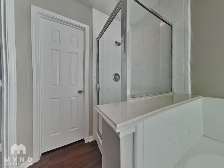 Building Photo - 2131 Crimson Lake Ln