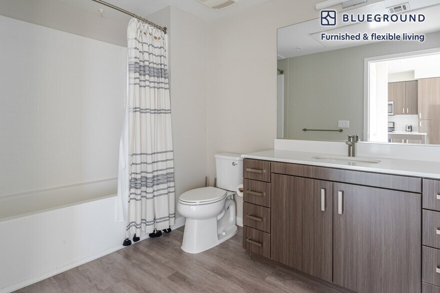 Building Photo - 3560 Rambla Pl