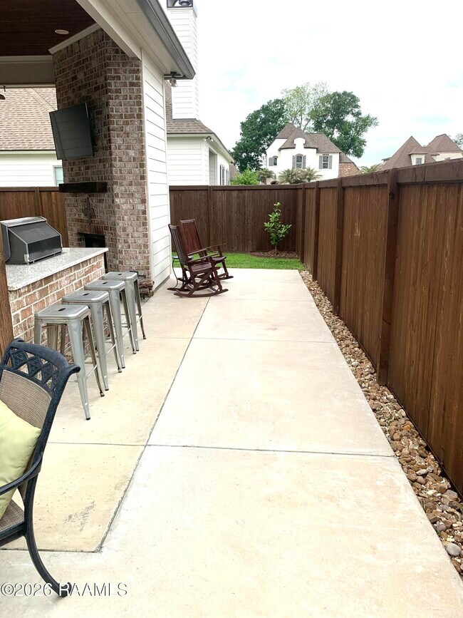 Building Photo - 200 Cypress View Dr