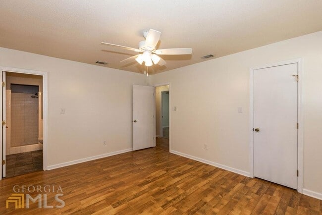 Building Photo - 404 E First St