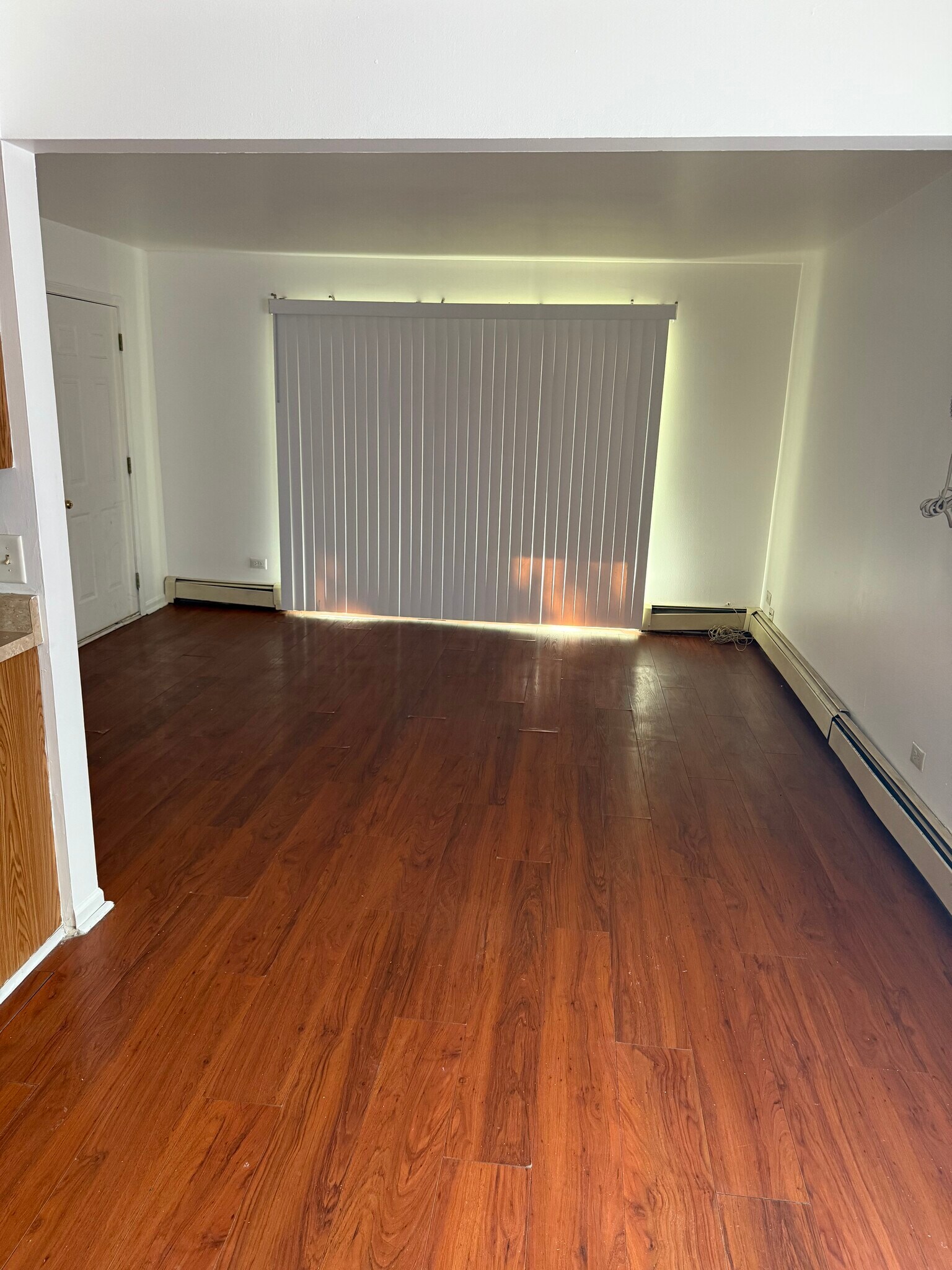 Building Photo - 1016 E 150th Pl