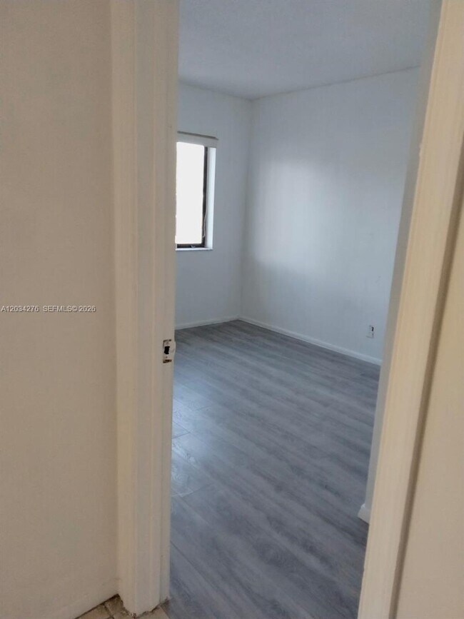 Building Photo - 10886 Royal Palm Blvd