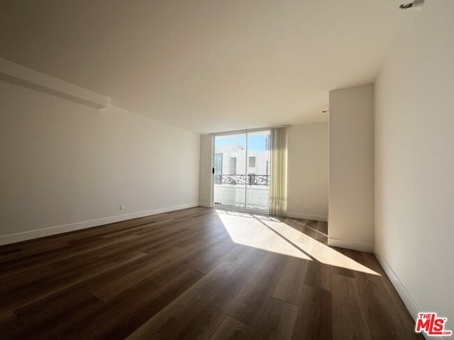 Building Photo - 10390 Wilshire Blvd