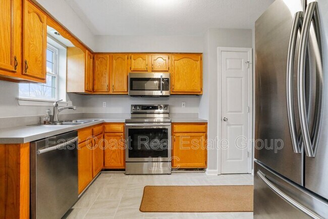 Building Photo - 339 Clifford Dr