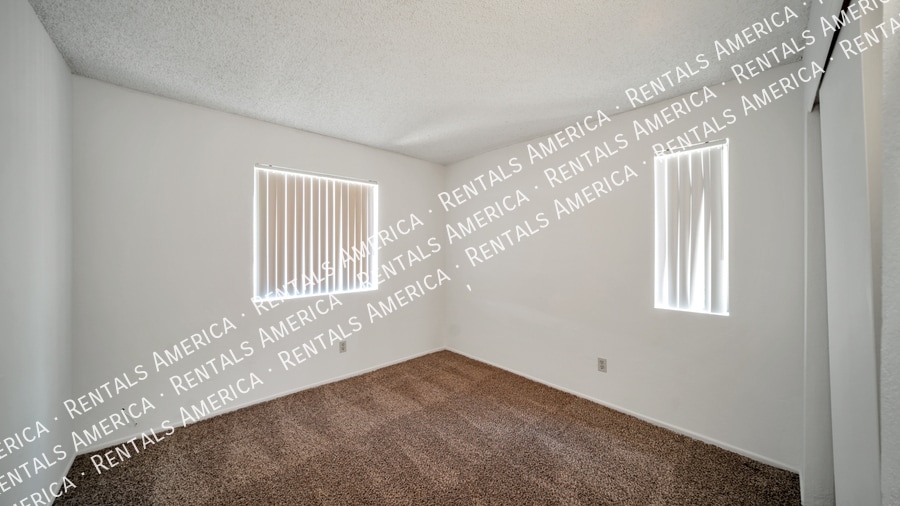 Building Photo - 1366 N Riverview Blvd