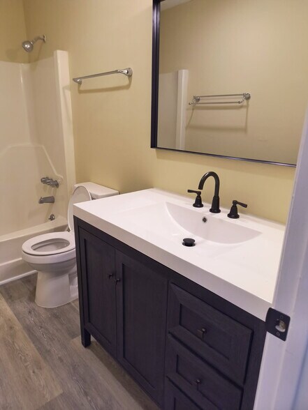 Bathroom - 1211 Boyer St