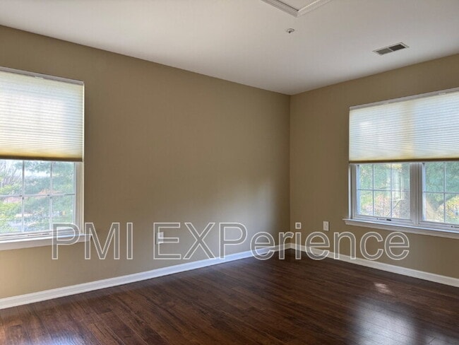 Building Photo - 9203 Sandy Creek Rd