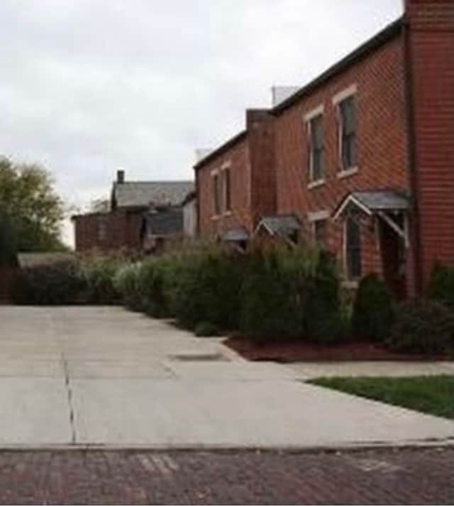 Building Photo - 744 S Front St