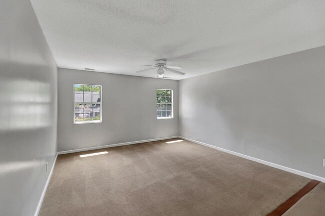 Building Photo - Charming Charleston National Home