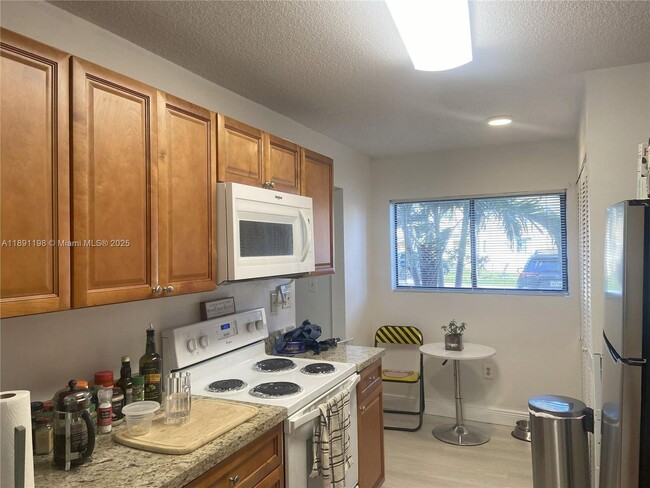 Primary Photo - 1 Palm Cir E