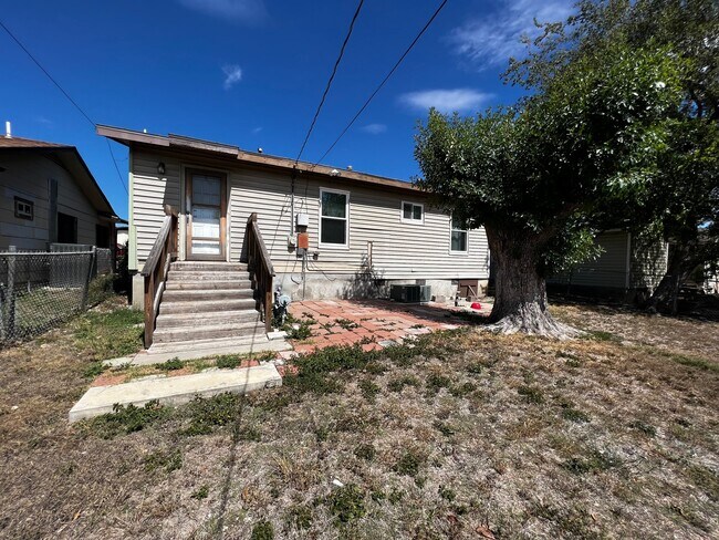 Building Photo - 726 John Adams Dr