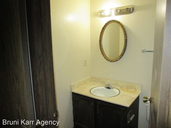 Building Photo - 2 br, 2.5 bath House - 7451 Prairie Rd NE