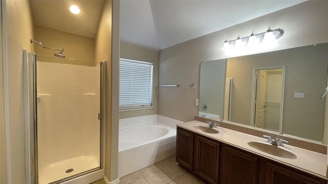Building Photo - 8131 Tierra Del Sol Rd