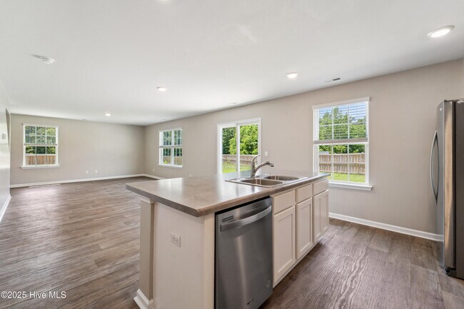 Building Photo - 1140 Carteret Mnr Dr