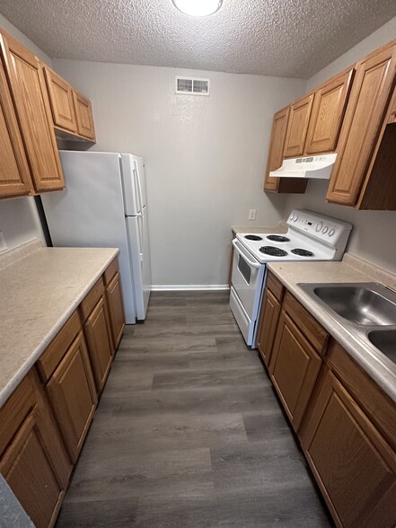 2nd Bedroom Kitchen - Central Park Village Apartments