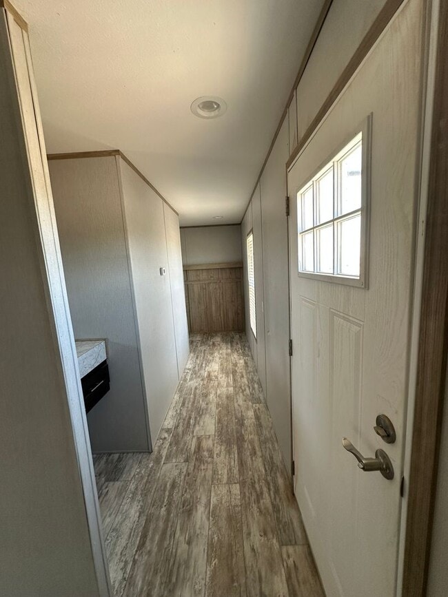 Building Photo - 3 Bed 2 Bath Home