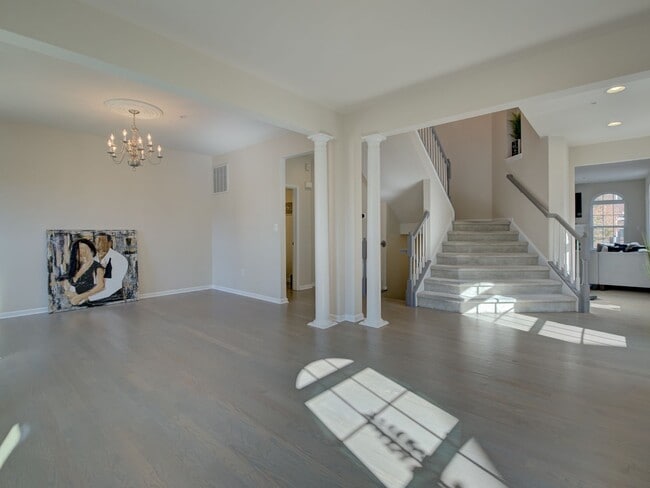 Building Photo - Lovely TH Available Now in Bowie! HCVP Warmly Welcomed.