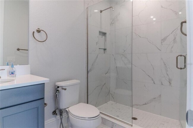 Building Photo - 13125 Casabella Dr