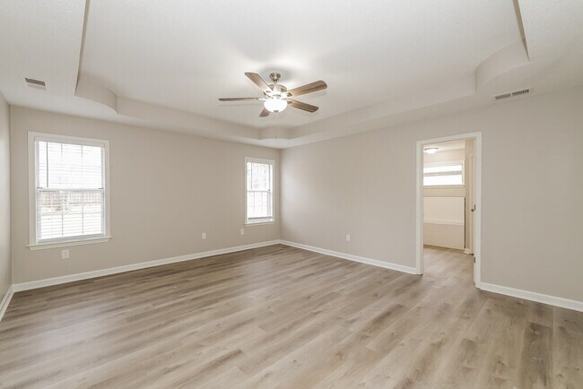 Building Photo - 6150 Woodstock View Dr