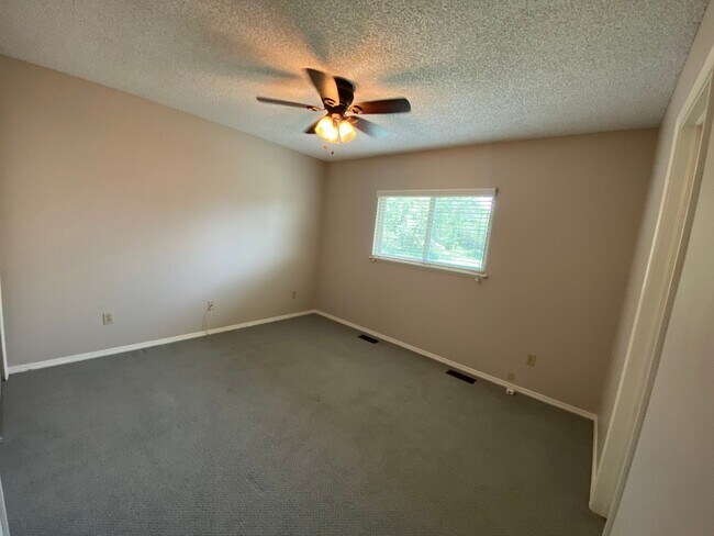 Building Photo - Beautiful 3 Bed 2 Bath in the Northwest!!!