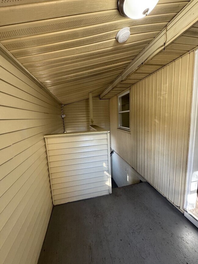 Building Photo - 1036 Chicopee St