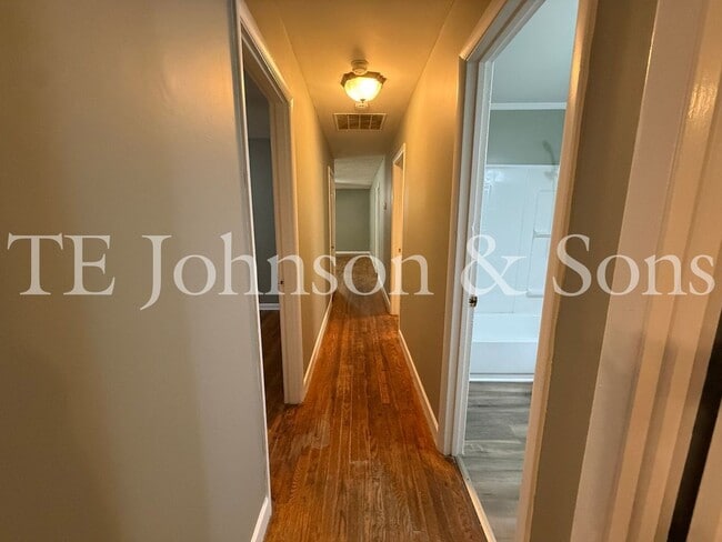 Building Photo - Charming 4 Bedroom in Winston Salem
